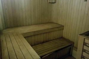 комерційна за адресою Івана Франка вул., 1