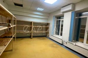 комерційна за адресою Дніпровська набережна вул., 13