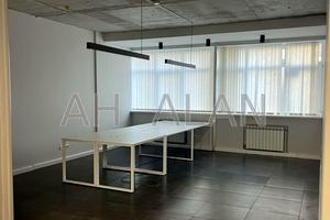 комерційна за адресою Лесі Українки бульв., 7-Б