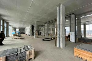 комерційна за адресою Миколи Бажана просп., 1-и