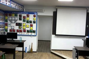 комерційна за адресою Двірська вул., 2