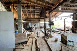 комерційна за адресою Центральна, 1