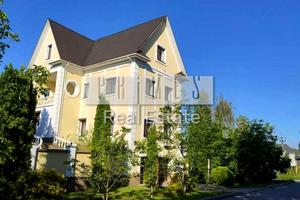 будинок за адресою Лугова вул., 1