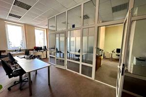 комерційна за адресою В'ячеслава Липинського вул., 18