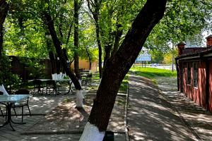 комерційна за адресою Польова вул., 4