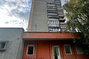 комерційна за адресою Листопадна вул., 16