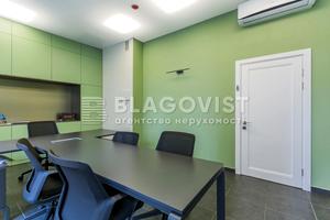 комерційна за адресою Новоселицька вул., 7
