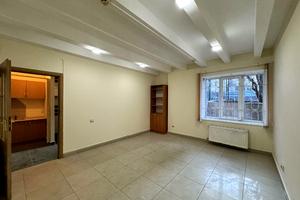 комерційна за адресою Ярослава Пастернака вул., 4