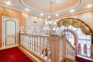 комерційна за адресою Патріарха Володимира Романюка вул. (Жовтнева), 2Б