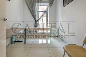 комерційна за адресою Саксаганського вул., 42