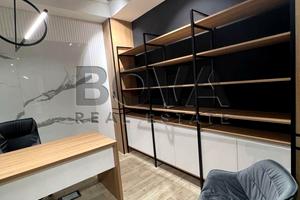 комерційна за адресою Бессарабська пл., 5