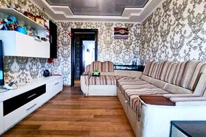 квартира за адресою Всіхсвятська вул. (50 років СРСР), 12А