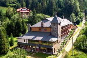 коммерческая по адресу Устияновича вул., 1