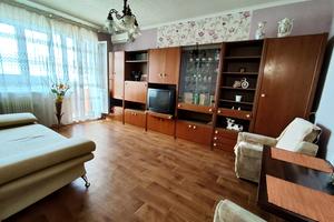 квартира за адресою Космічна вул., 11