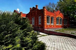 комерційна за адресою Польова вул., 4