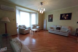 квартира по адресу Защитников Украины пл. (Освобождения), 3