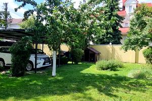 дом по адресу с. Петропавловская борщаговка, Каштановая ул.