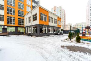 комерційна за адресою Соборна вул., 11а