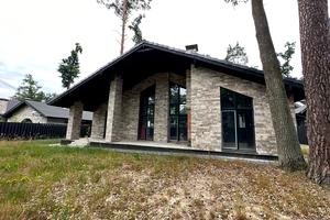 будинок за адресою Євгена Коновальця вул., 49