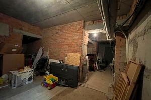 коммерческая по адресу Центральна, 7