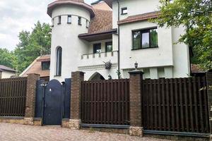 будинок за адресою Дебютна, 8