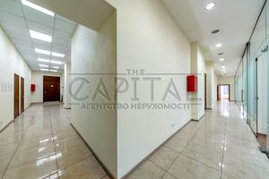 комерційна за адресою Володимирська вул., 4