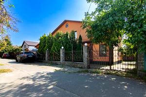 комерційна за адресою Валерія Лобановського просп. (Червонозоряний), 3