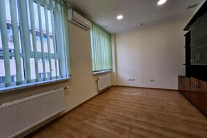 комерційна за адресою Військових Ветеранів вул., 6