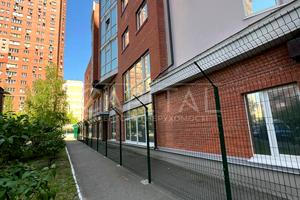 комерційна за адресою Анни Ахматової вул., 13Е