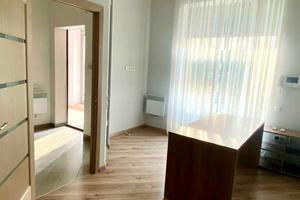 комерційна за адресою Дніпровська набережна вул., 14-А