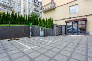 комерційна за адресою Костельна вул., 4