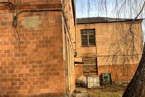 комерційна за адресою Центральна, 1