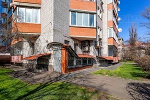 коммерческая по адресу Уинстона Черчилля ул. (Красноткацкая), 1