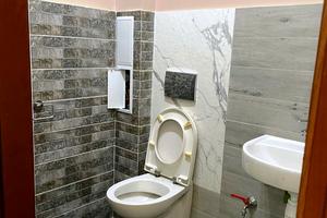 комерційна за адресою Лондонська вул. (Пітерська), 3