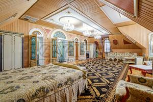 комерційна за адресою Патріарха Володимира Романюка вул. (Жовтнева), 2Б