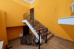 комерційна за адресою Виставкова, 1