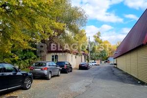комерційна за адресою Малинська вул., 1