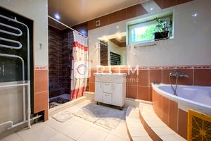 квартира за адресою Макарова вул., 32
