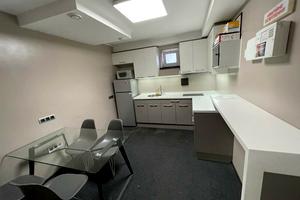 комерційна за адресою Небесної Сотні, 60