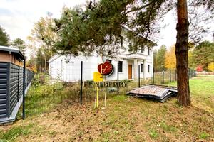 будинок за адресою Набережна вул.