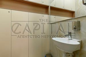 комерційна за адресою Володимирська вул., 86