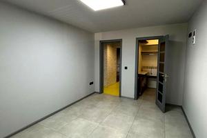 комерційна за адресою Володимира Івасюка вул., 7