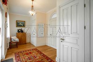 будинок за адресою Центральна, 3