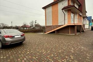 комерційна за адресою Центральна, 48