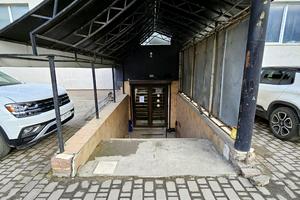 комерційна за адресою Юліана Пелеша вул., 1