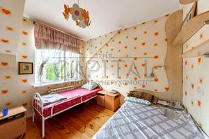 комерційна за адресою Звенигородська вул., 23