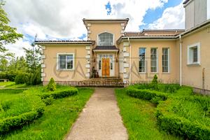 будинок за адресою Центральна, 2