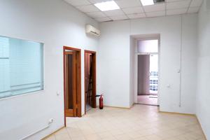 комерційна за адресою Гіршмана вул., 4
