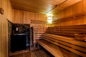 комерційна за адресою Патріарха Володимира Романюка вул. (Жовтнева), 2Б