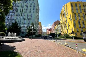 комерційна за адресою Регенераторна вул., 4 к7